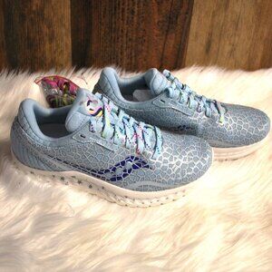 NWT Saucony Kinvara 11 S20551-4 Men(4) Womens (5.5) Blue White